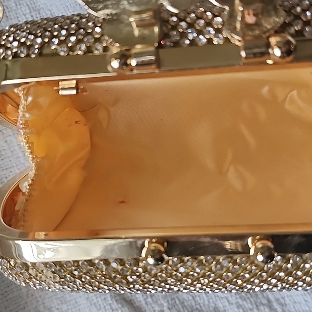 Clutch - Picture 5 of 10